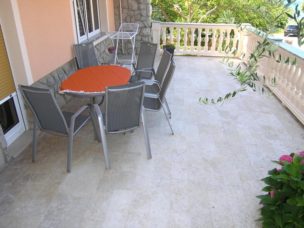 Apartment Julija Krk Town Buitenkant foto