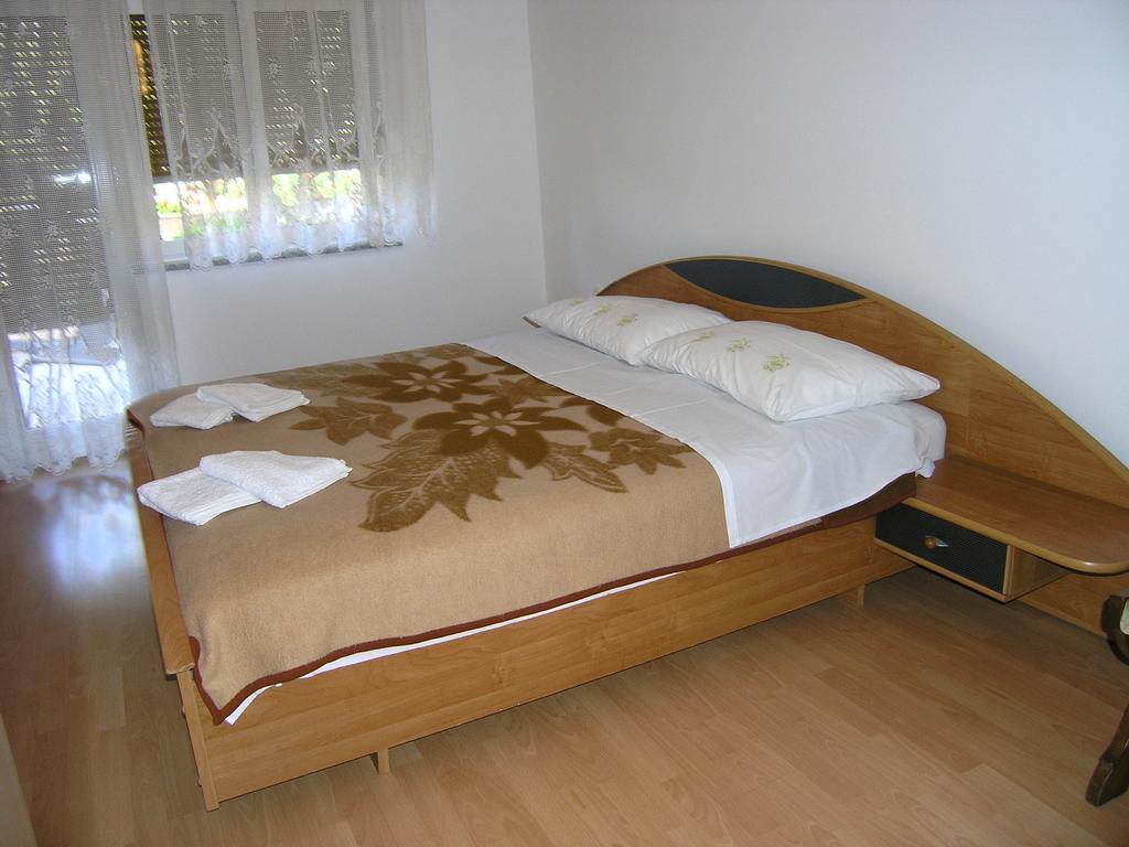 Apartment Julija Krk Town Buitenkant foto