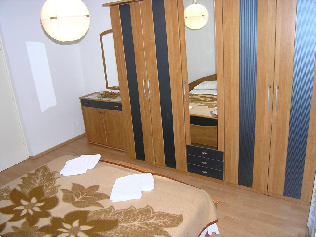 Apartment Julija Krk Town Buitenkant foto
