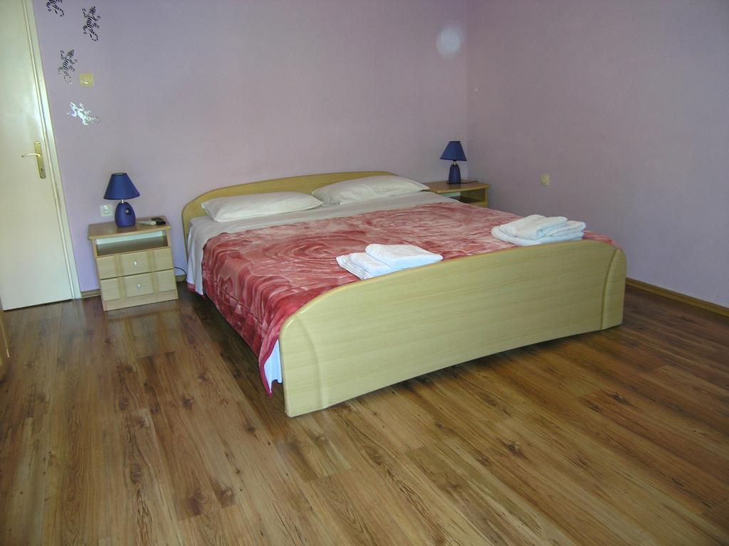 Apartment Julija Krk Town Buitenkant foto