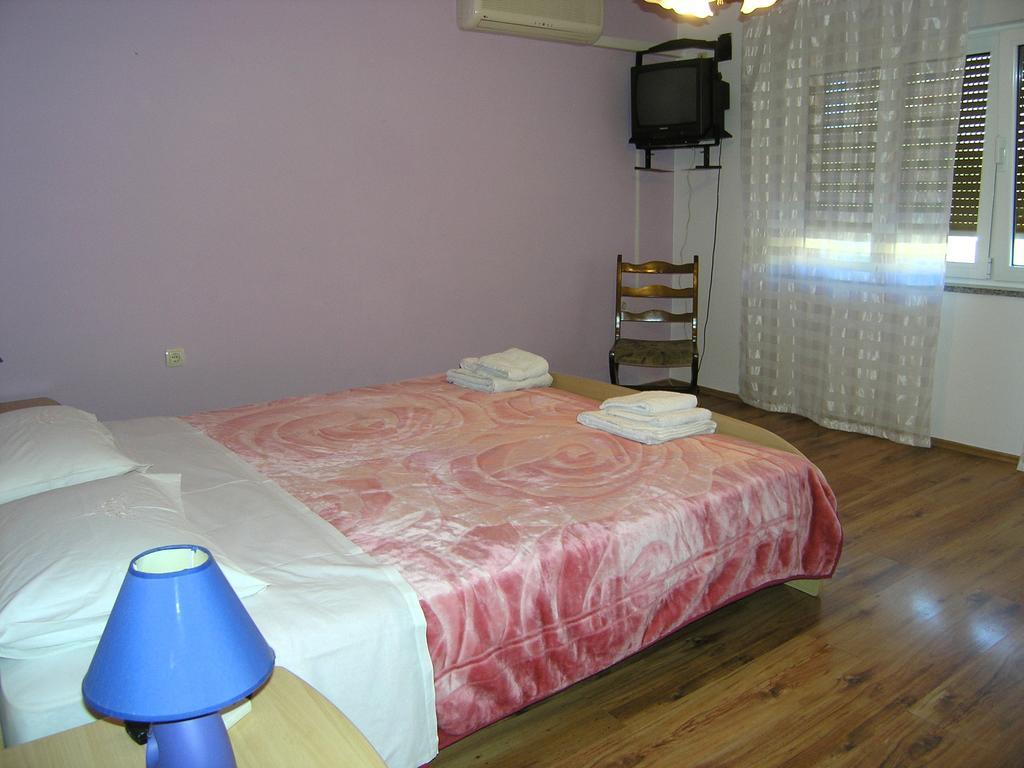Apartment Julija Krk Town Buitenkant foto